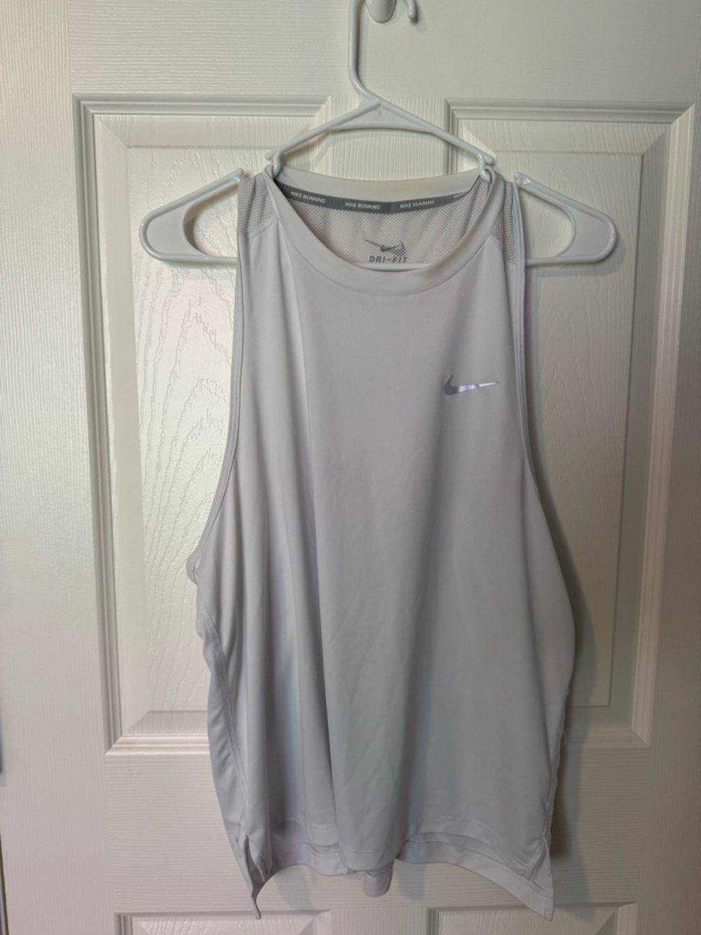 Nike Dri-FIT Women's Sleeveless Training Tank - white